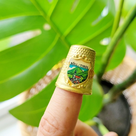 Vintage Gold Village Söll Tiroll Thimble - Picture 1 of 6